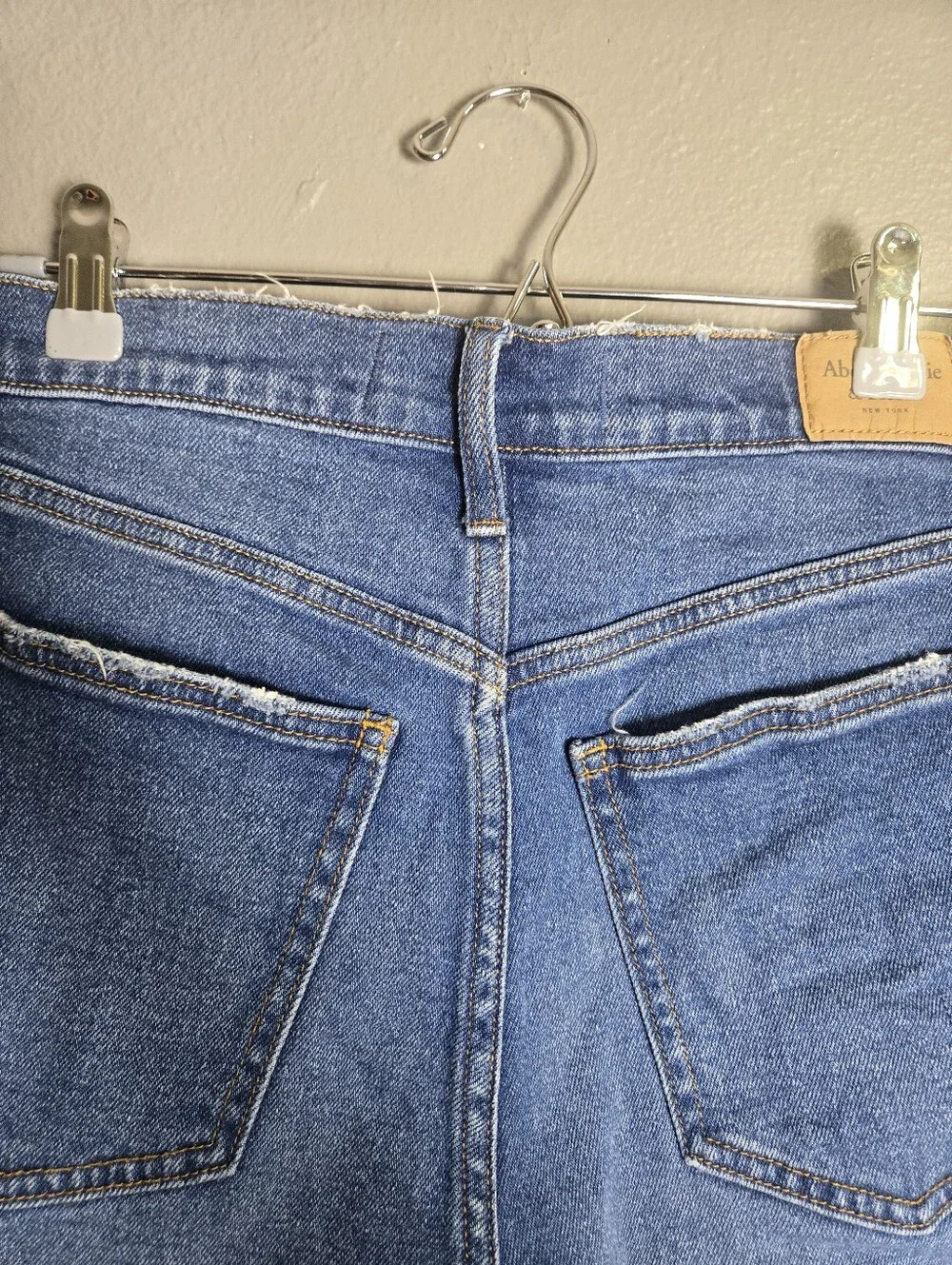 Abercrombie & Fitch good 13